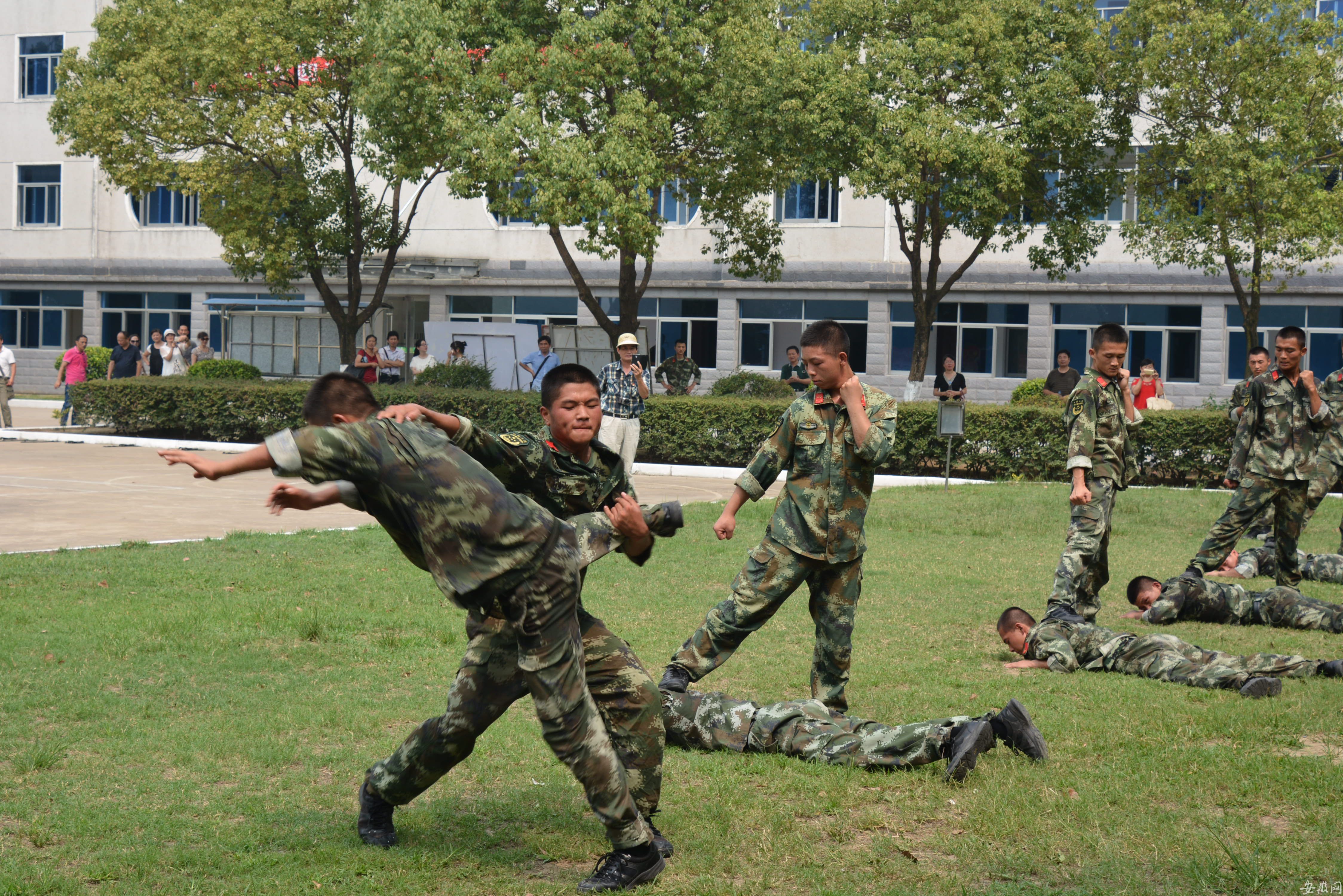 武警官兵的军营风采