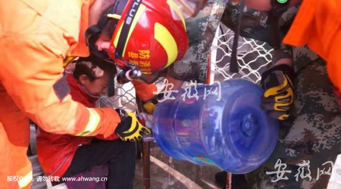 萧县一男童手卡门栓孔 消防物理降温巧救援