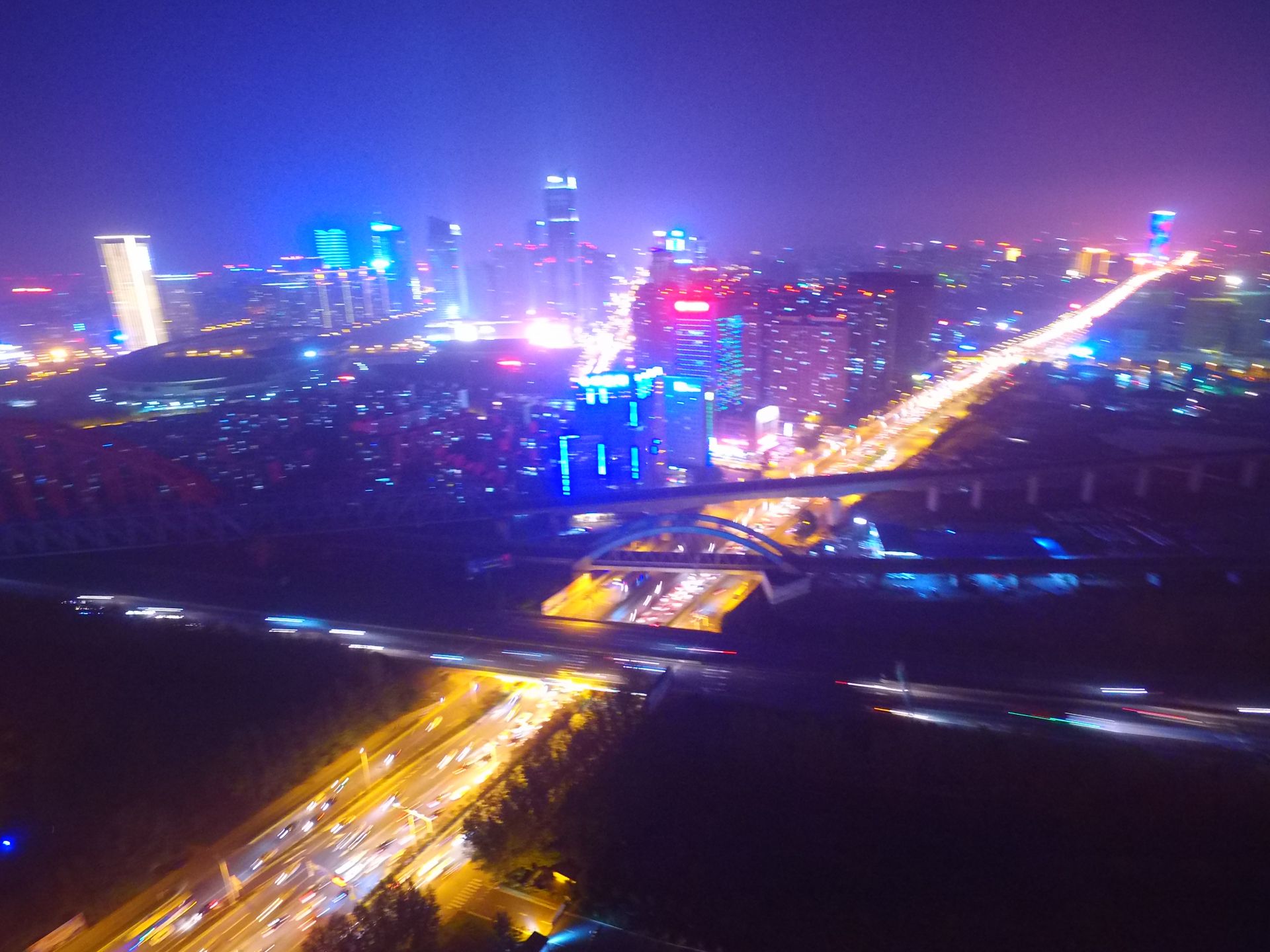 合肥绕城高速金寨路道口迎来返程高峰
