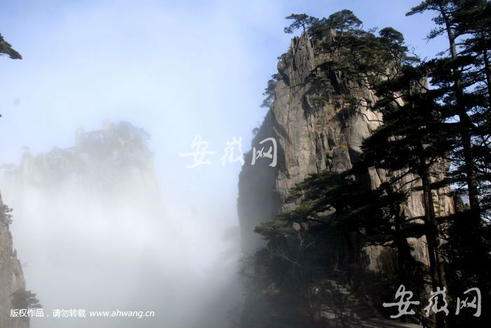 黄山现云海和佛光