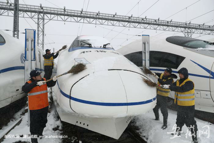 安徽暴雪對鐵路、公路、航班都帶來巨大影響