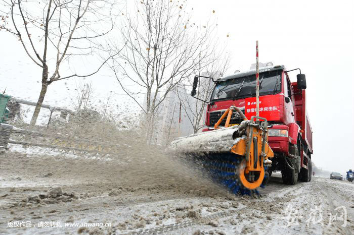 安徽暴雪對鐵路、公路、航班都帶來巨大影響