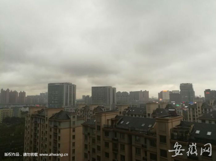 安徽南部多市县发布雷雨大风预警