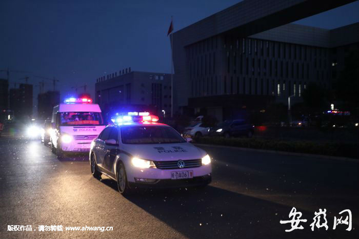 執(zhí)行干警出發(fā)