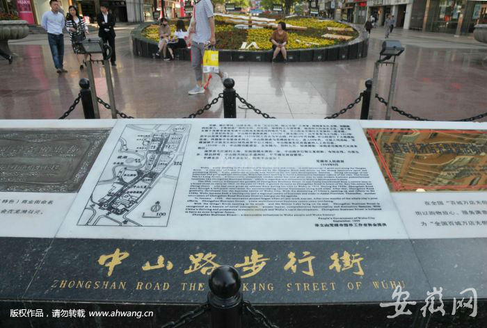 新的導視臺在今年五一前夕更換好。