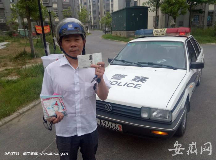 民警往返40公里為考生拿準考證