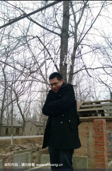 （图截一下，不要上面的状态栏和下边的字）春节期间，曾翙翔仍不忘下乡扶贫。