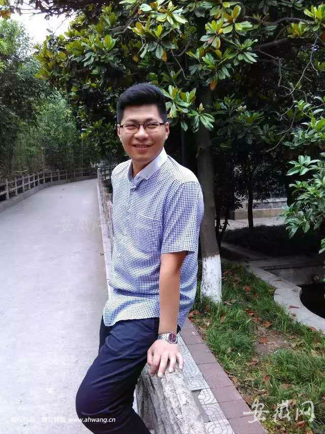 曾翙翔总是喜欢这样灿烂的笑。