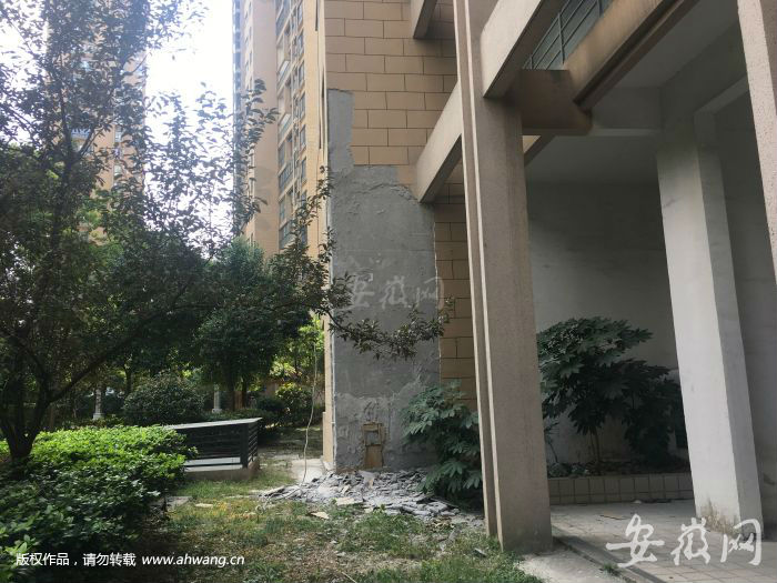 一些外墻“疤痕”引起居民擔心，物業稱這是維修導致。