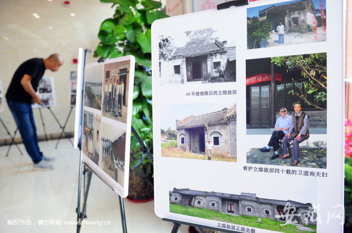 市民提供的老照片吸引了很多人的目光。 (1)