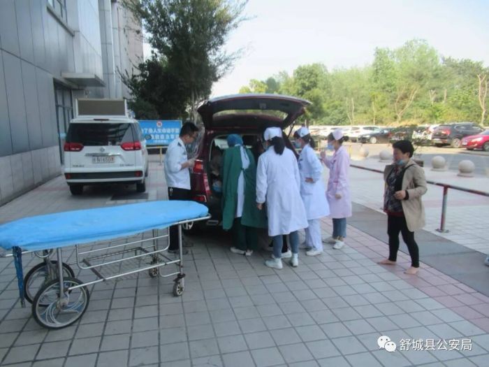 孕妇转院途中急产 舒城警方紧急驰援