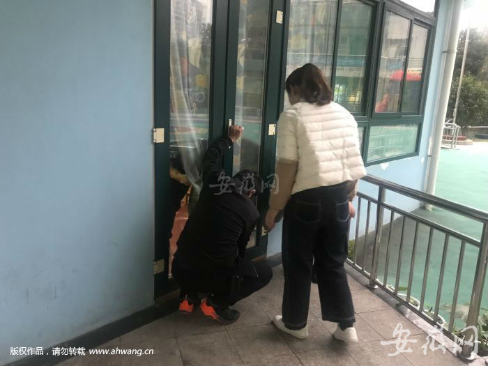 合肥市疾控中心防四害專家組的專家在園內檢查整改措施。