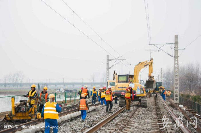 1200人330分鐘完成阜陽北站擴能工程青阜上行線路撥接