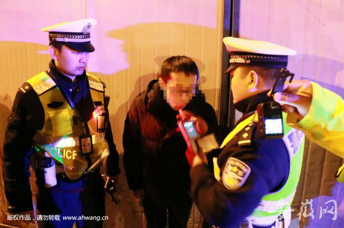 男子酒駕遇檢查傷交警毀護(hù)欄 逃逸后返回自首