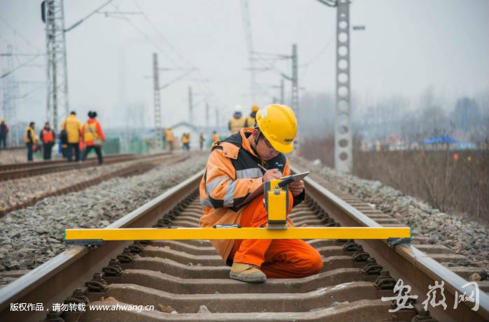1200人330分鐘完成阜陽北站擴能工程青阜上行線路撥接