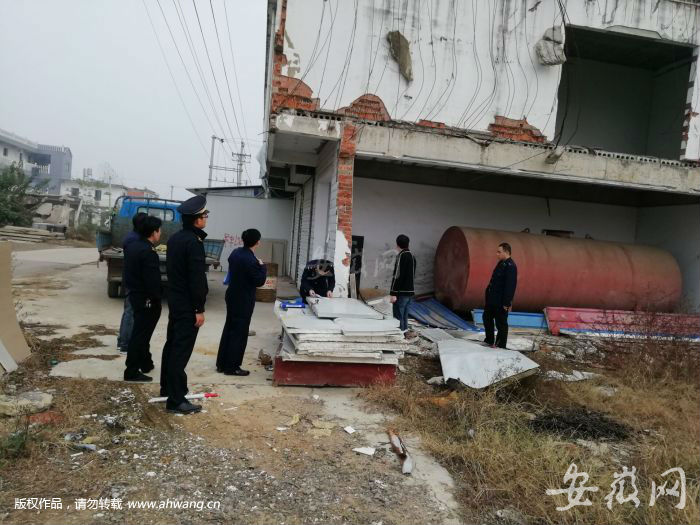 藏在廢棄民房內的儲油罐。