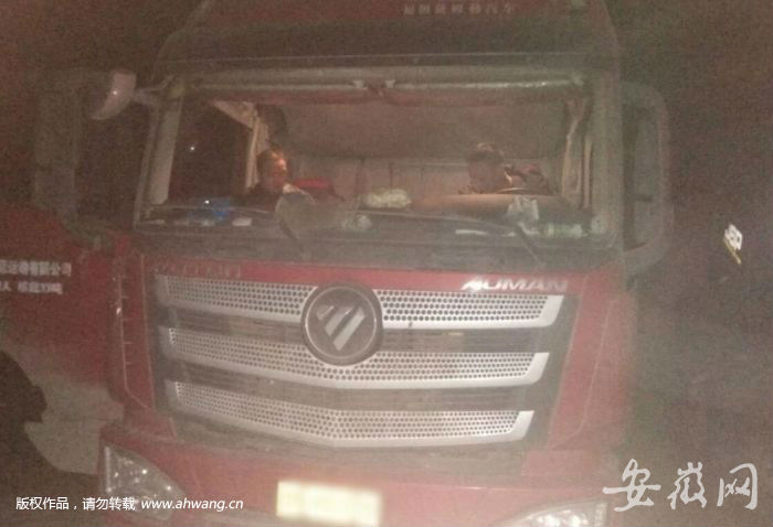 吸鐵石藏車牌后 車主隨意切換號牌躲違章