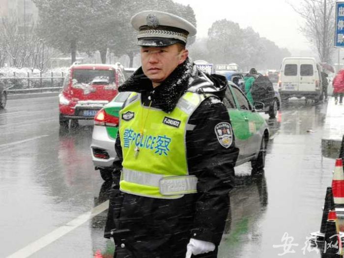 銅陵交警全員上路保障出行