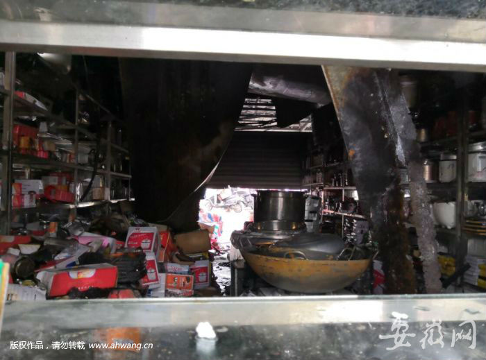 宣城農貿市場今晨突發火災 商鋪泡沫夾芯板引發