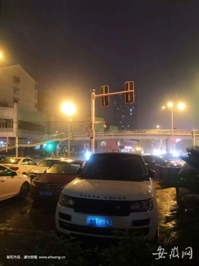 程女士被偷的路虎車。（受訪者供圖）