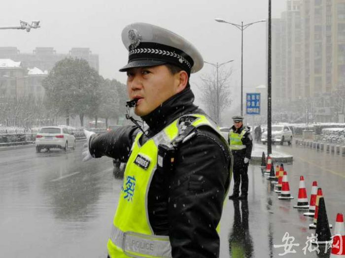 銅陵交警全員保障出行
