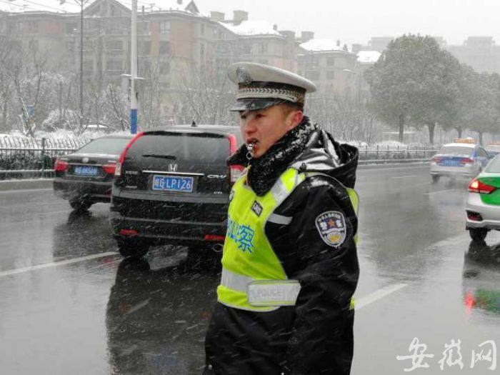 銅陵交警保障出行