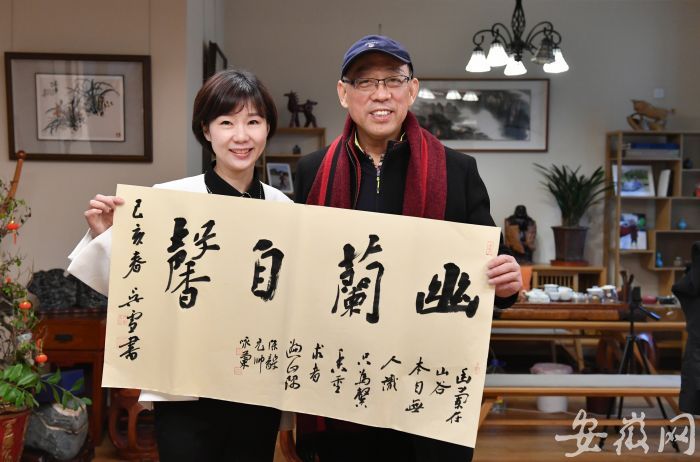 吳雪和徽派主持人合影留念
