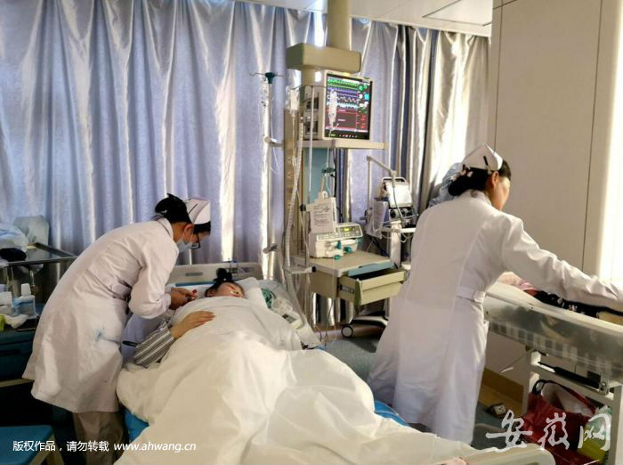 合肥特警妈妈突发羊水栓塞 医院抢救9小时夺回母女生命