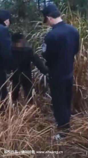 老人落水被困山中快凍僵 見到民警當場灑淚