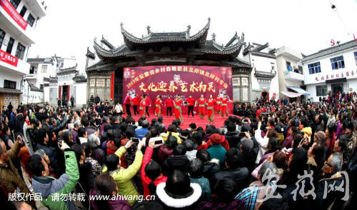 5、農(nóng)民歡樂(lè)舞新年