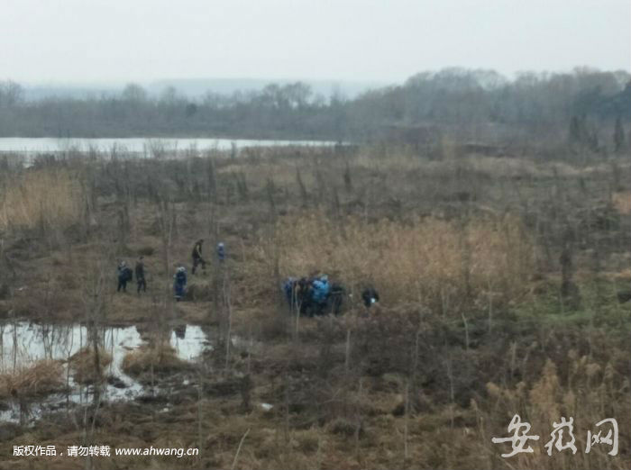中科大失聯博士遺體被抬上岸 殯儀館車輛趕到