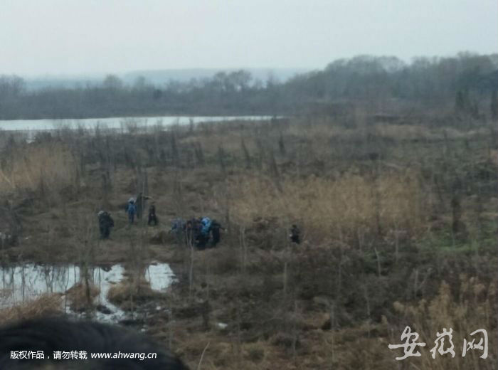 中科大失聯博士遺體被抬上岸 殯儀館車輛趕到