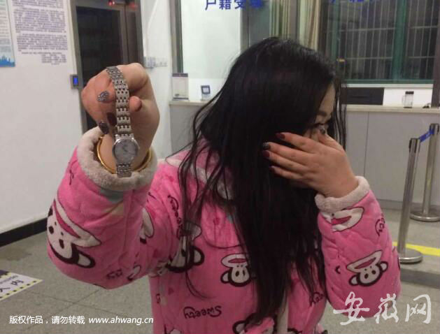 女食客一頓早餐丟2萬元手表 報警后發現在女廁所