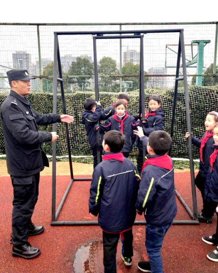合肥南門小學“螢火蟲雛鷹小分隊”走進特巡警支隊