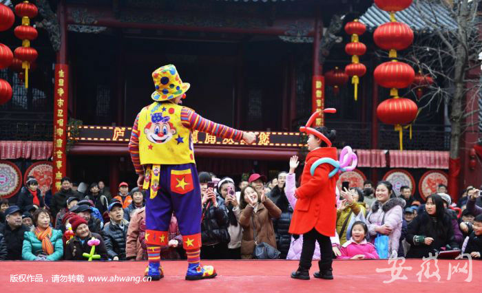 合肥新春庙会上演曲艺专场