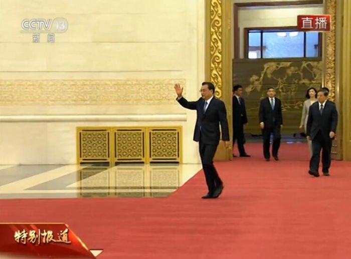 现场直播-国务院总理李克强回答记者提问