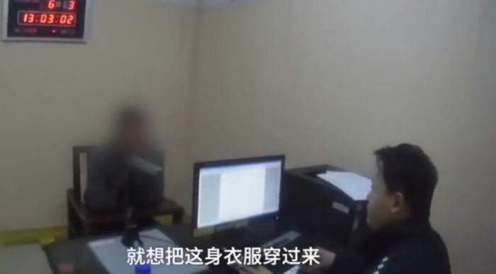 淮南男子當警察面換假警服 稱想和真警察站一起
