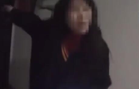 女網友見面帶男友 小伙生氣喝一瓶白酒暴揍對方