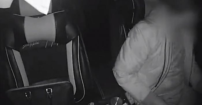 馬鞍山一奔馳車被偷2萬元 司機后備箱不關引賊