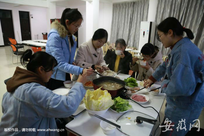 安庆师范大学开设“共享厨房” 方便学生联谊聚会