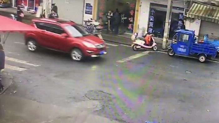 寧國9歲男孩下車忘拿書包 追車2公里媽媽未發現