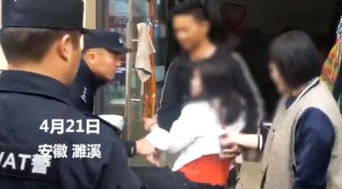 濉溪女子猛踢民警裆部阻挠执法 被刑事拘留