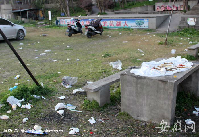 烧烤处垃圾遍地1