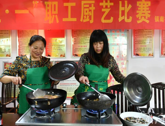 4 學(xué)員們現(xiàn)場(chǎng)展示自己的“拿手菜”