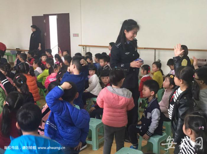 “假阿姨”用1根棒棒糖“拐走”7名小朋友