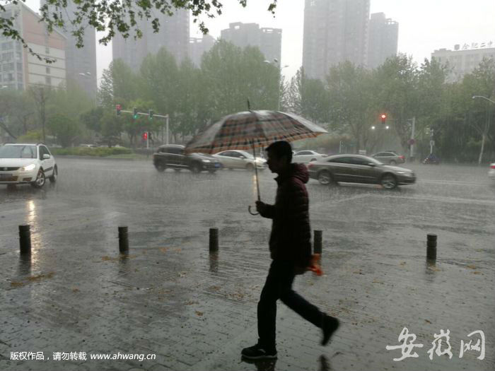 合肥出現黑晝現象 狂風大作暴雨傾盆