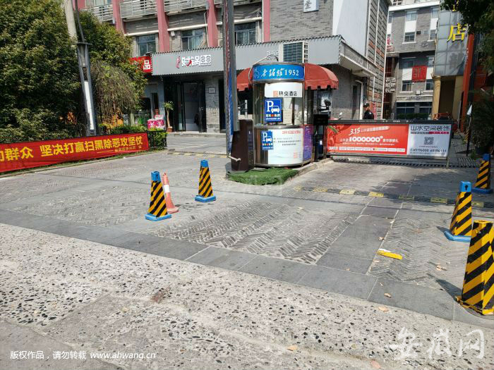 記者探訪時，案發現場還有血跡。