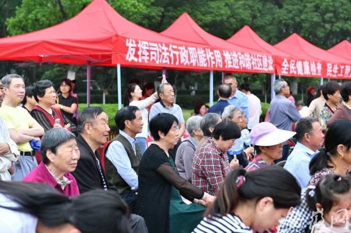 活動現場吸引不少居民觀看