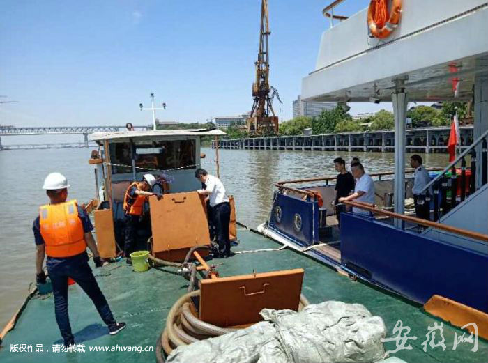 安徽第一艘“回收水面生活污水和油污水”船舶投用