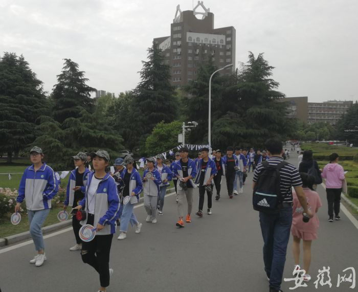 很多學校是組團前來參觀